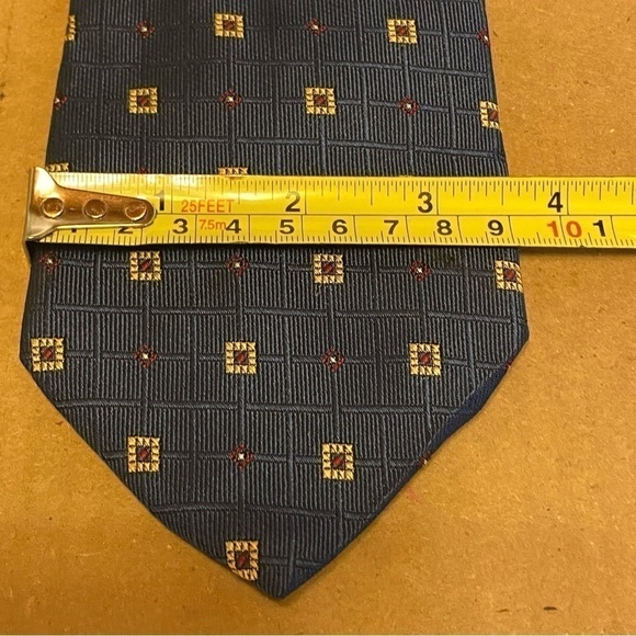 Tommy Hilfiger Neck Tie Mens 100% Silk Necktie  Made In USA Square Pattern - Picture 7 of 7